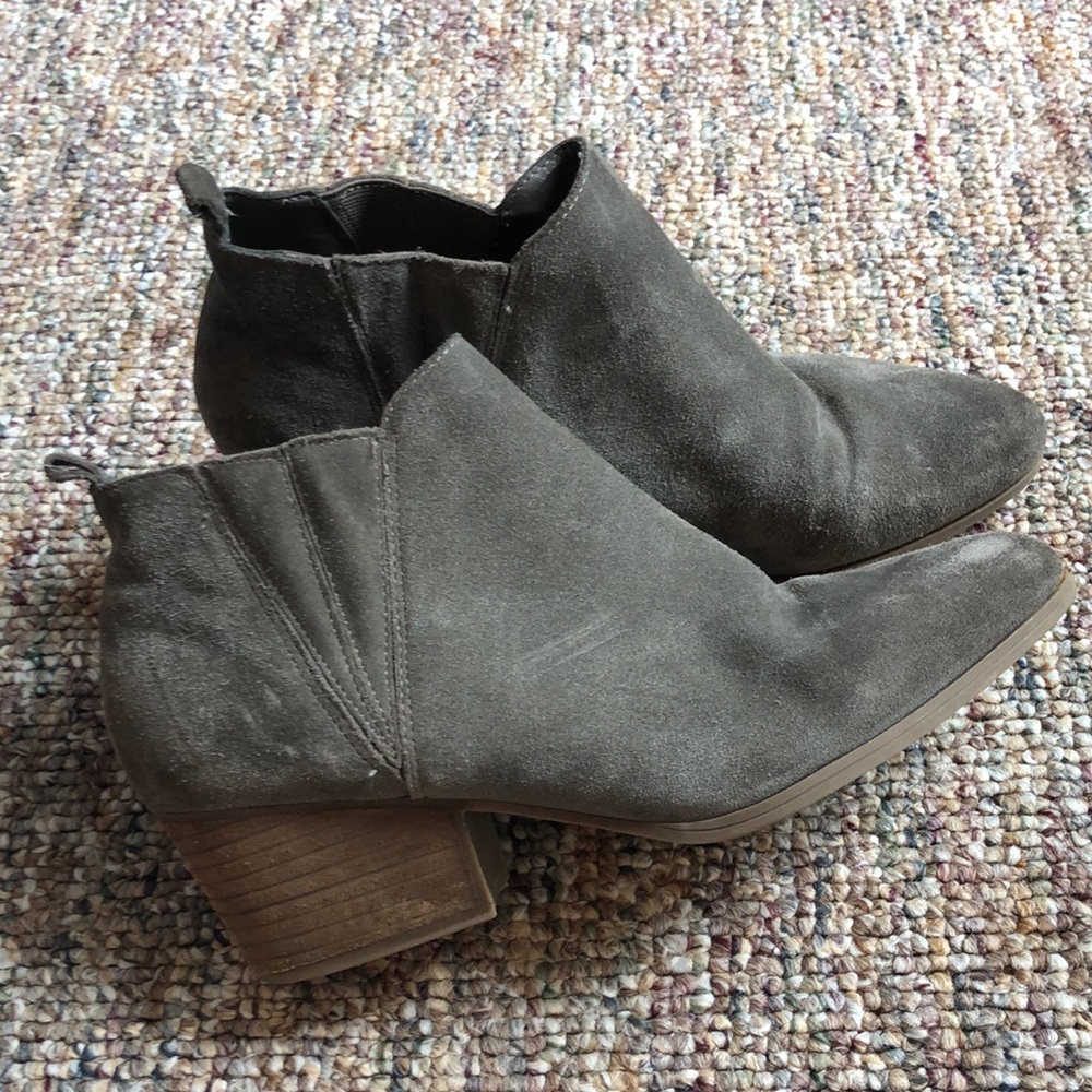 Croma Vintage Gray Booties, size 7.5